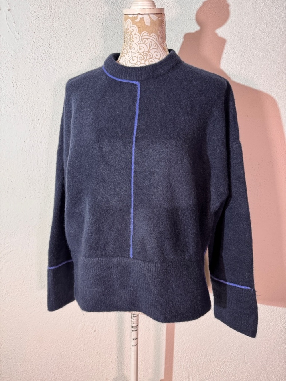 Zara // navy crewneck sweater with light blue stripe size medium A26